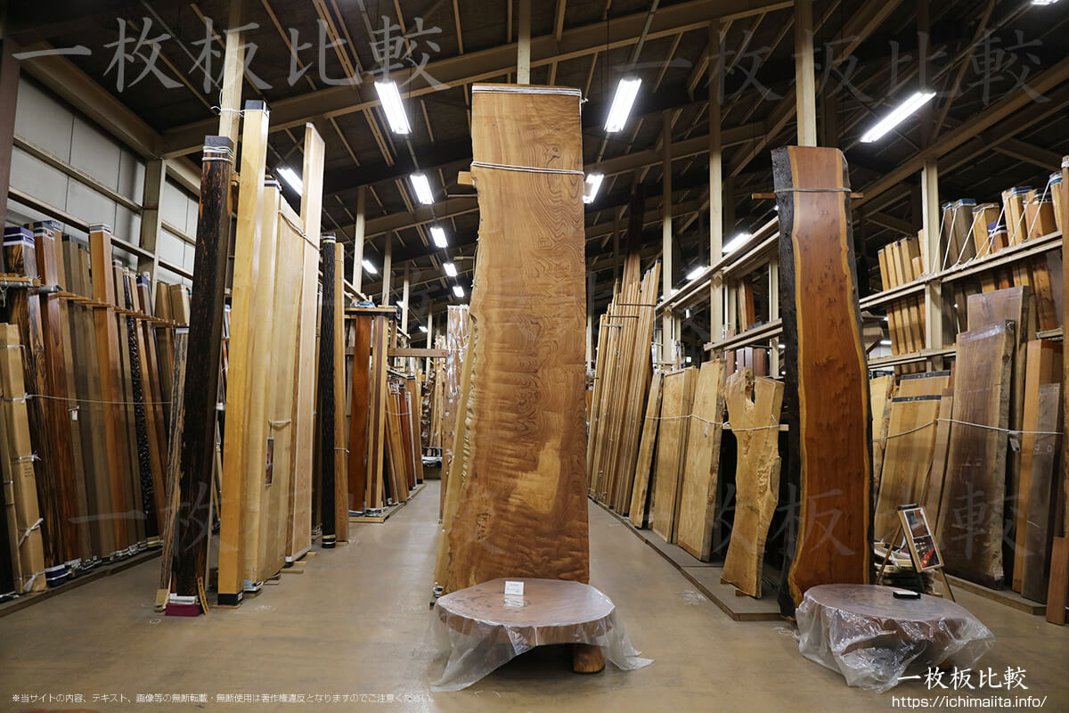 欅、杉、桧の巨大な一枚板