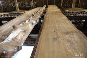 全長8メートルの巨大な秋田杉の一枚板