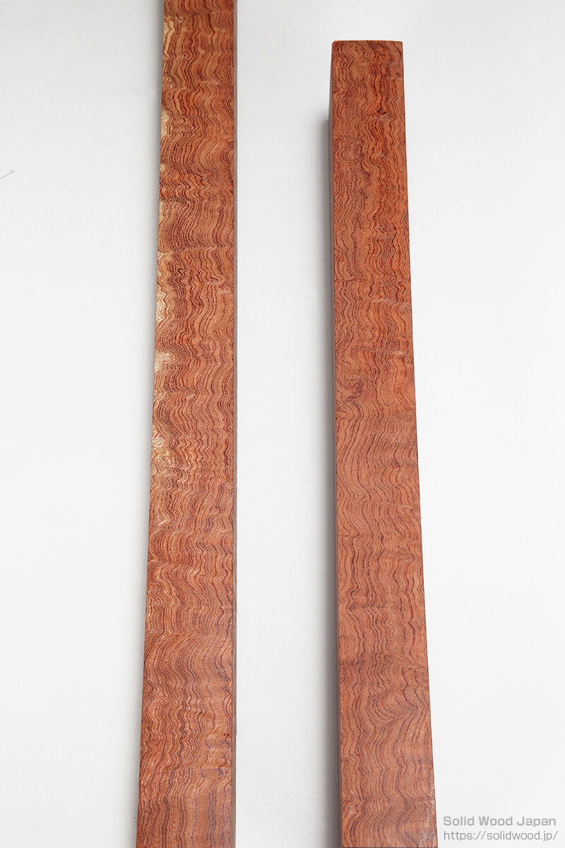 アフリカ産のブビンガの柾材・板目材に現れた立涌杢（たてわきもく）・立涌杢目（たてわきもくめ）