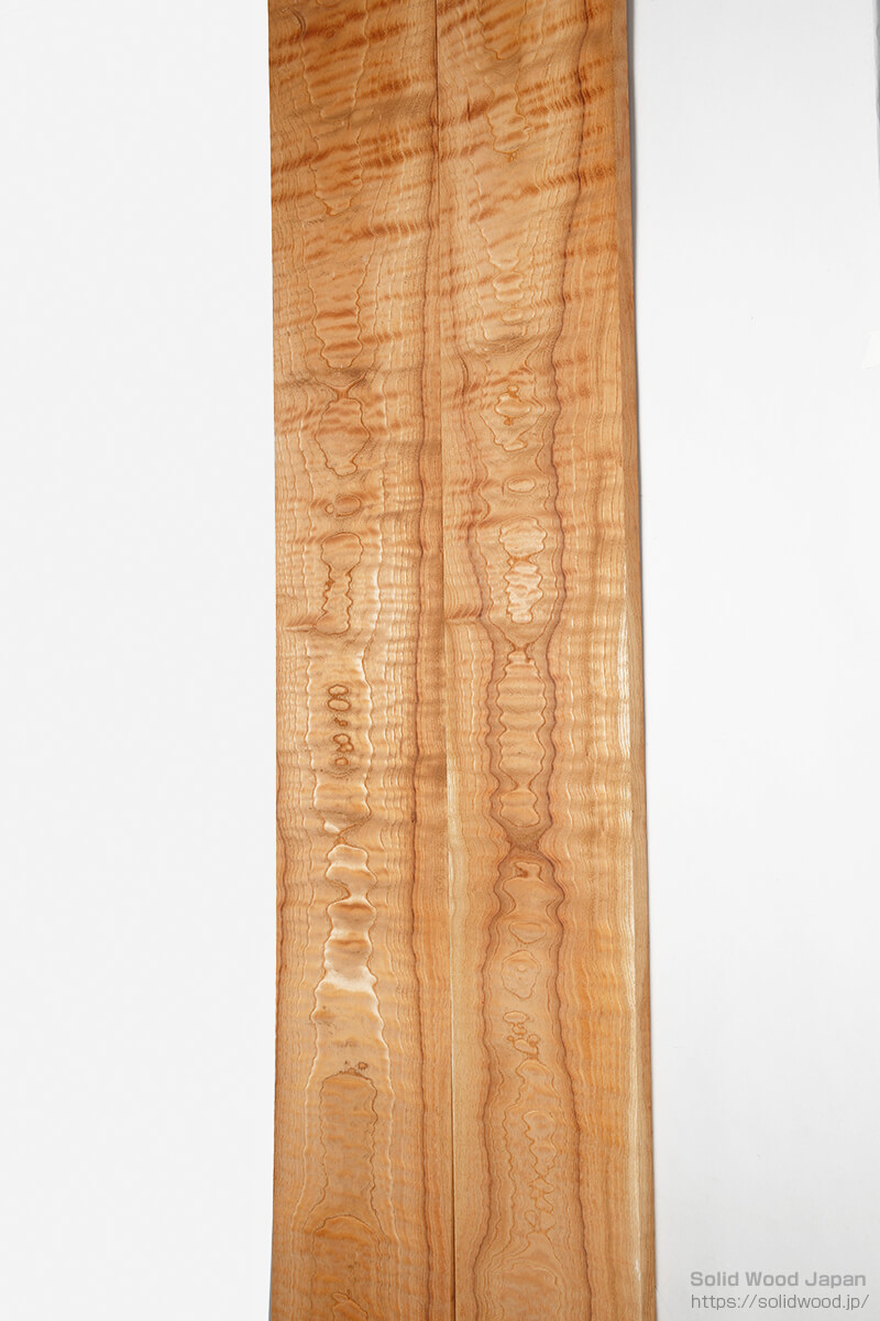 樹種では珍しい欅板材に出た虎杢目（とらもくめ） | 一枚板比較