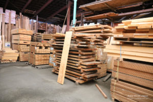 有限会社伊豆木材市場の倉庫