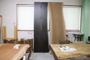 有限会社伊豆木材市場の家具販売コーナー