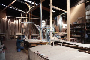 一枚板専門店「木の店木楽」の工房