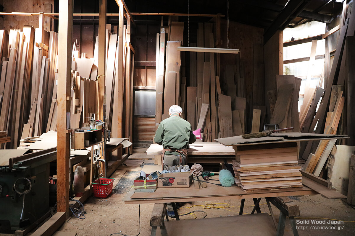 一枚板専門店「木の店木楽」の工房